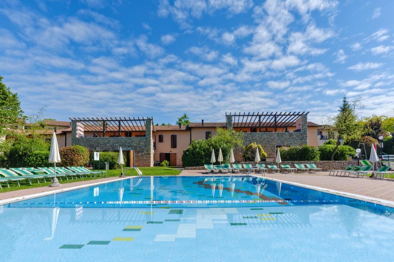 Golf Residenza Aparthotel Peschiera del Garda Bagian luar foto